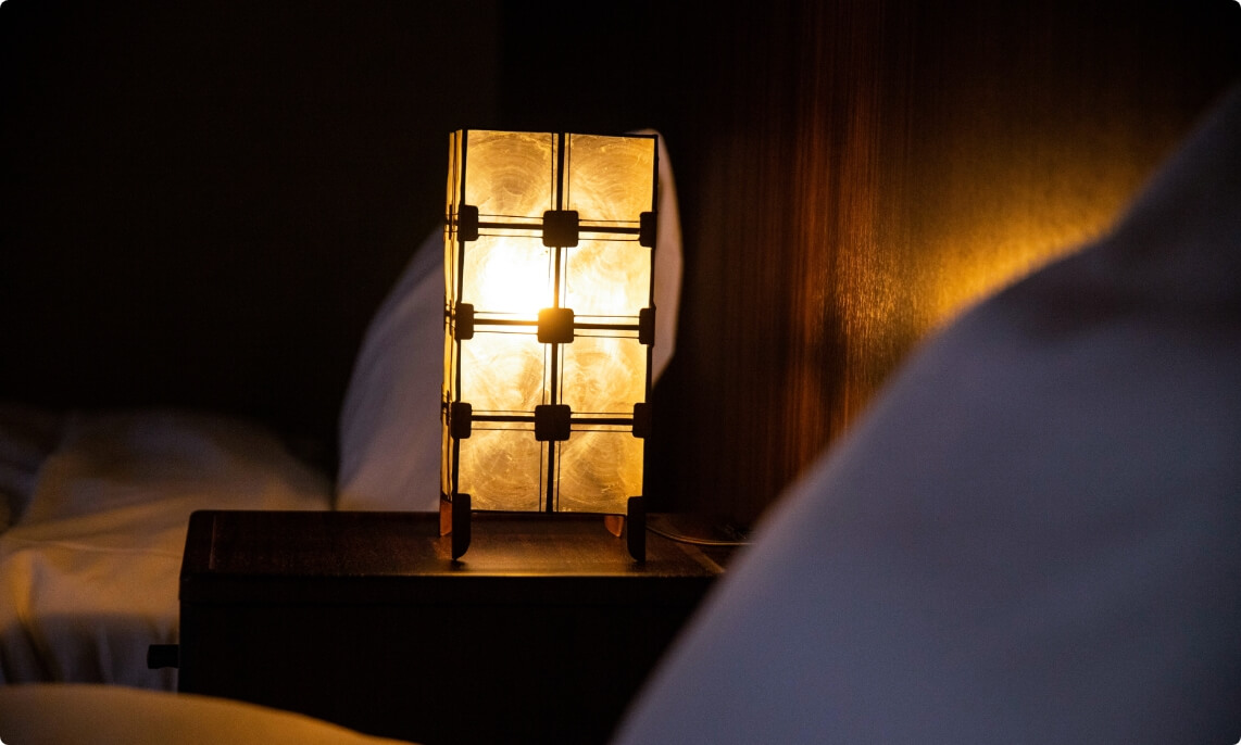 喜楽の客室「奏」の眠りの時を彩る洋灯の写真